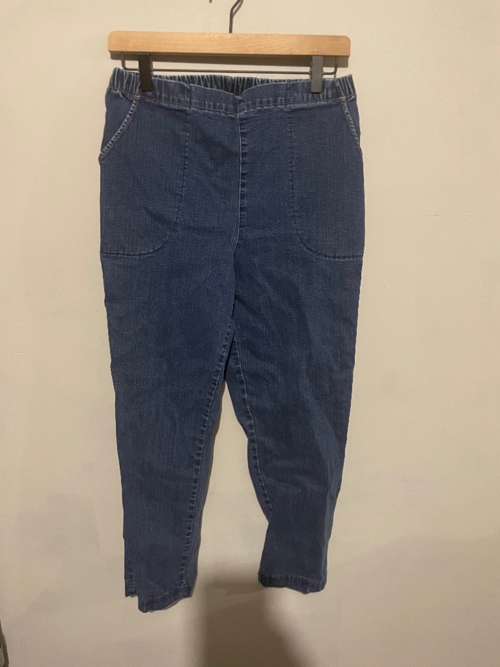 Croft and barrow women’s size 14 petite short jeans with elastic waist